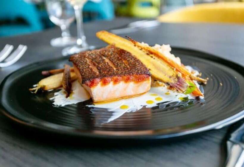 هتل The Remington Orange