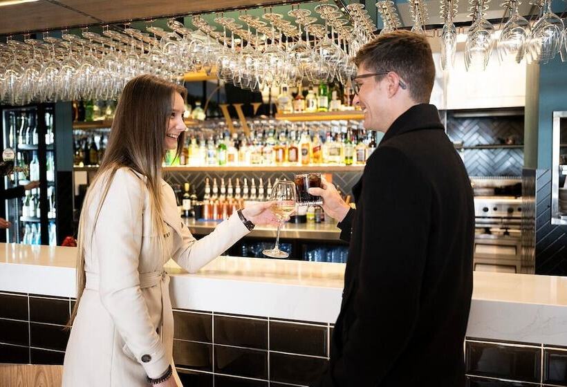 هتل The Remington Orange