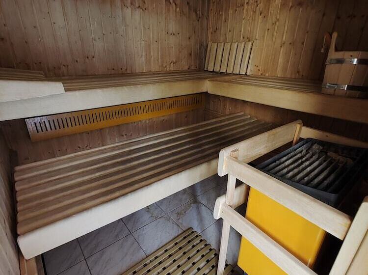 Мотель Grischalodge Das Hotel Mit Bergblick Seit 1929   Bitte Beachten Sie Beim Buchen Auf Die Zimmerkatego