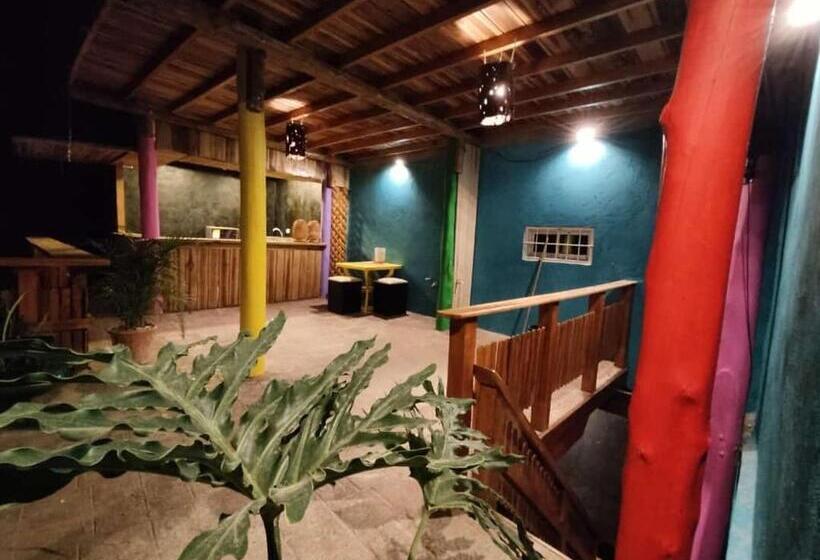 ペンション El Refugio Minca