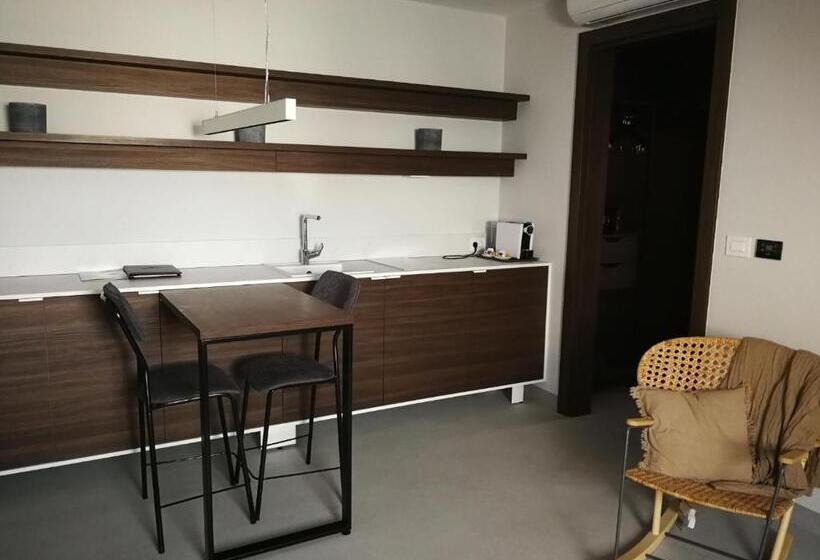 پانسیون Korpa Deli Rooms Spa