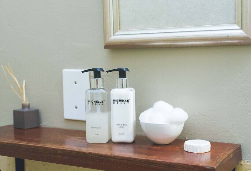 펜션 One Of Our Top Picks In Pretoria  Lovely Spacious Room With Breakfast