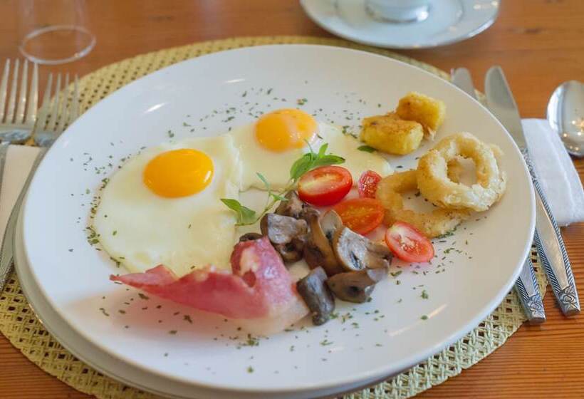 ペンション One Of Our Top Picks In Pretoria  Lovely Spacious Room With Breakfast