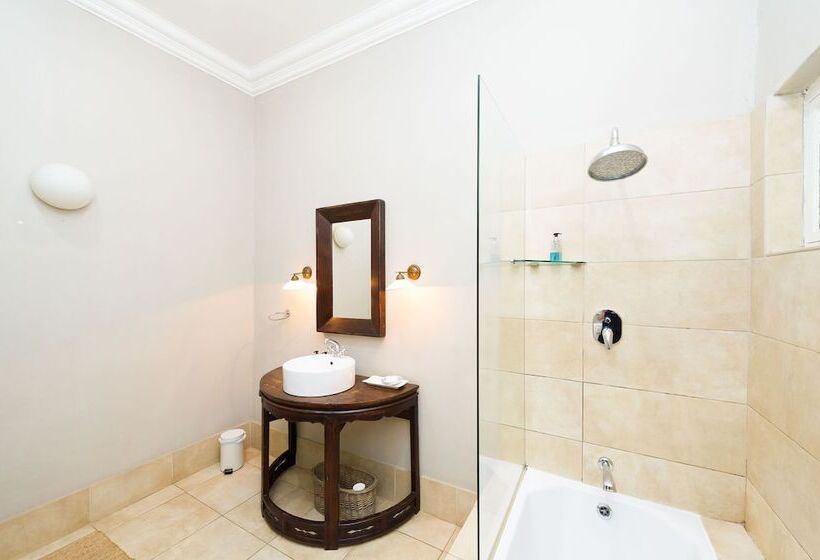 פנסיון One Of Our Top Picks In Pretoria  Lovely Spacious Room With Breakfast