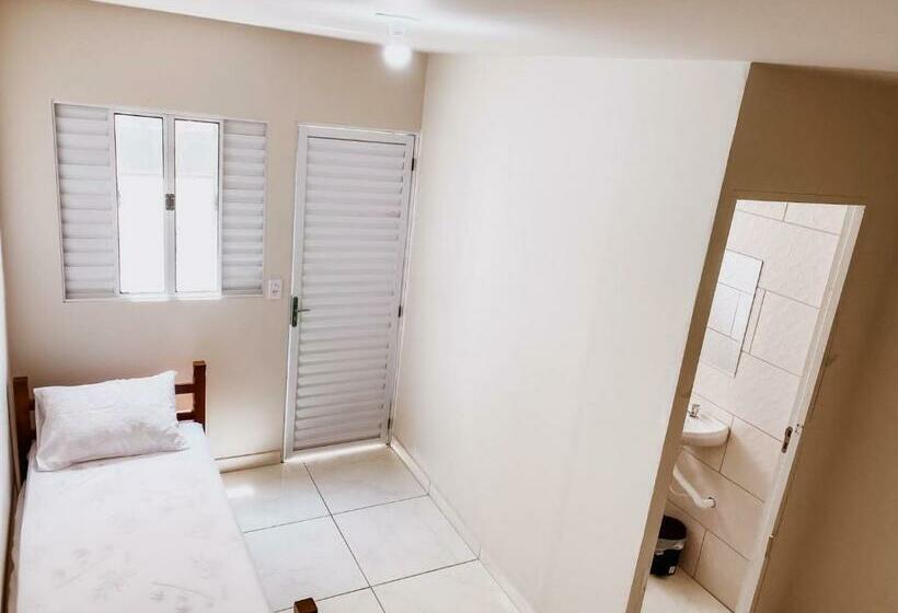 ペンション Pousada Alojacampinas