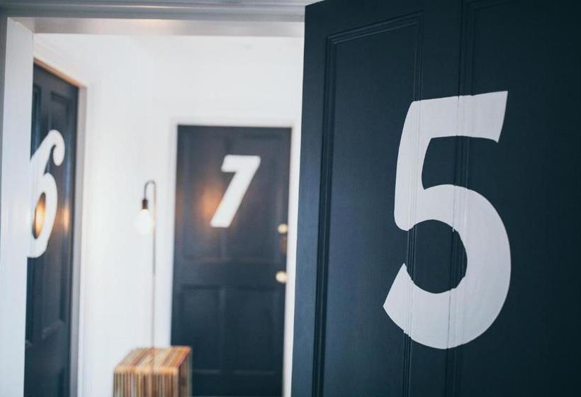 הוסטל Caffeine&machine