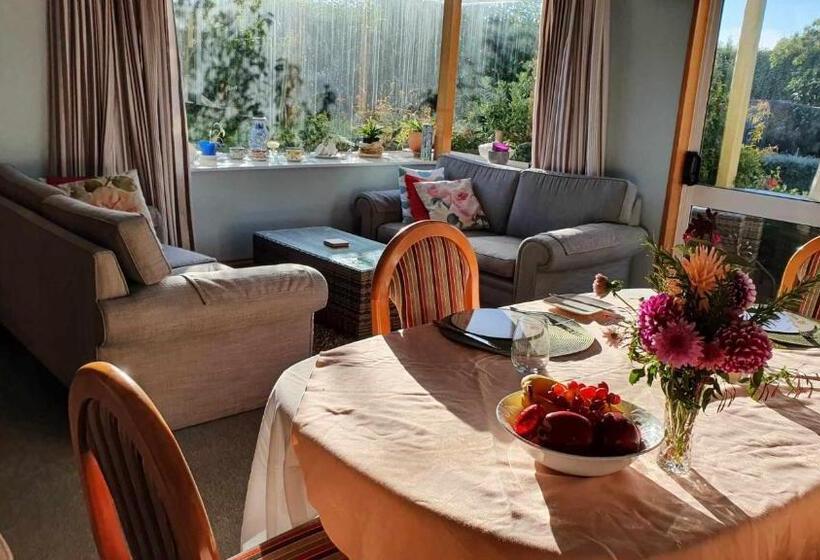 Century House B & B Flatlette