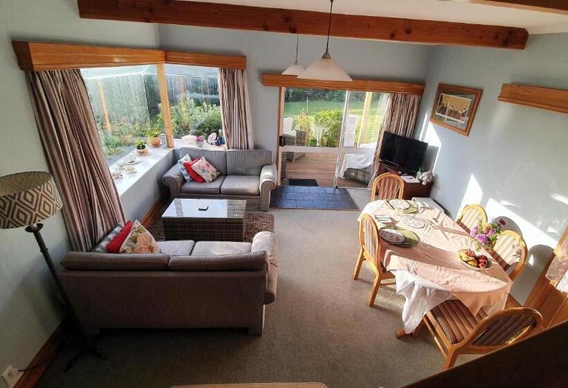 Century House B & B Flatlette