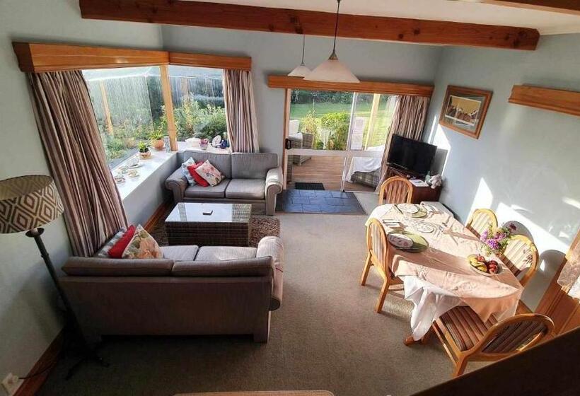 Century House B & B Flatlette