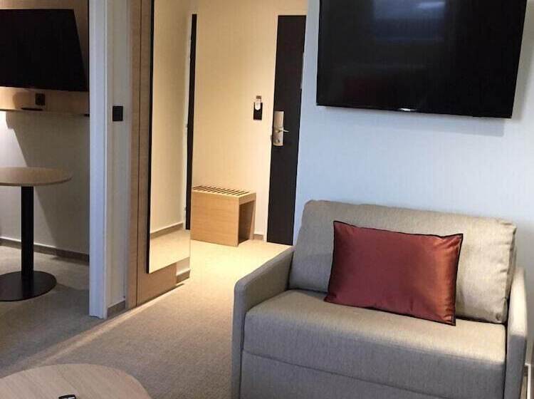 Отель Akena Troyes La Chapelle Stluc