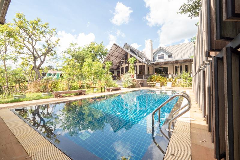 هتل Capital O 75378 Thawapee Resort