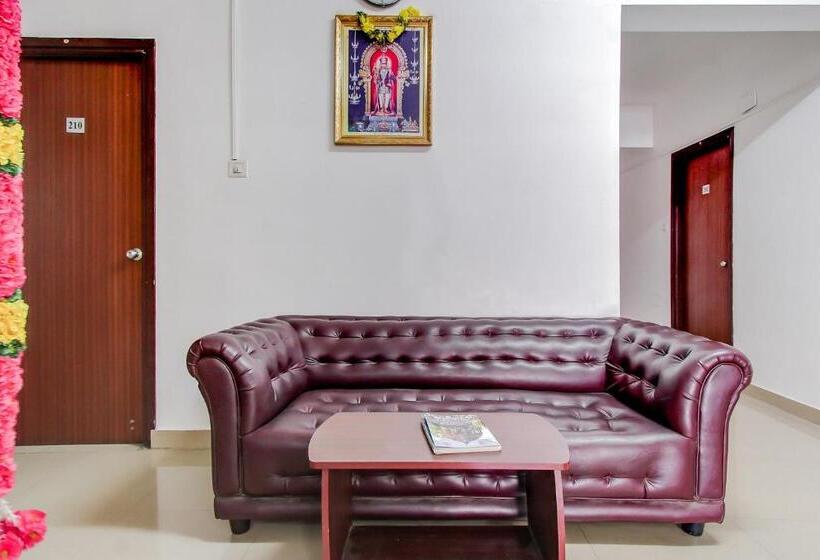 فندق Capital O New Paradise Inn