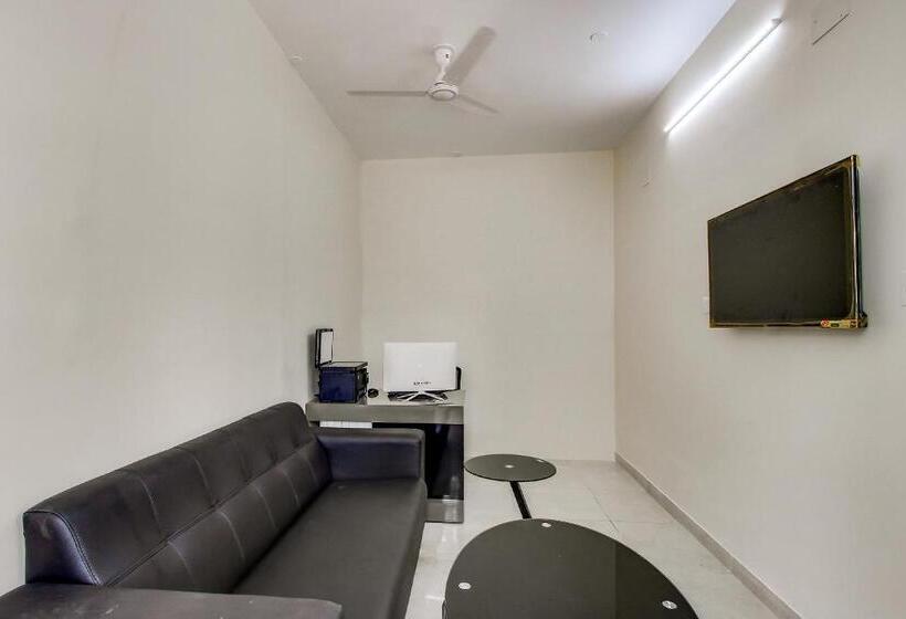 فندق Capital O New Paradise Inn