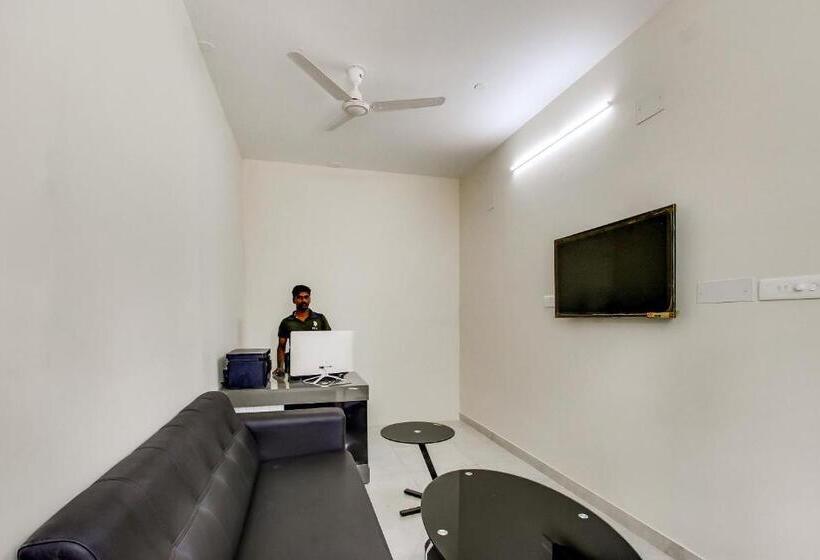 فندق Capital O New Paradise Inn