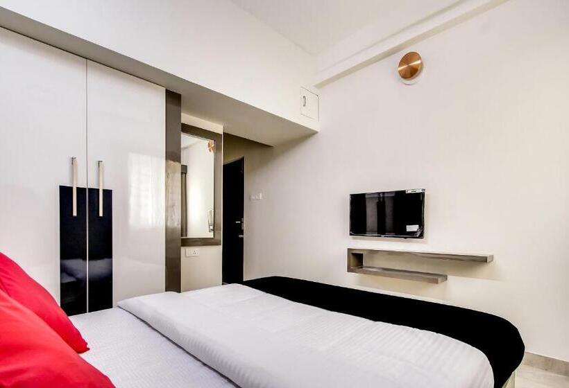 فندق Capital O New Paradise Inn