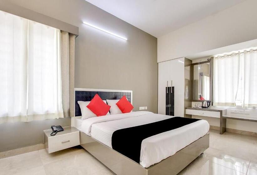 فندق Capital O New Paradise Inn