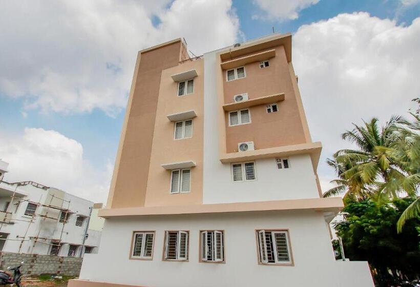 فندق Capital O New Paradise Inn