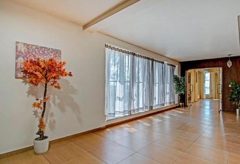 호텔 Capital O76267 The Grand Imperial Restaurant &