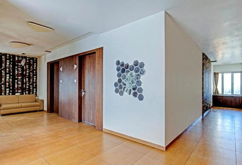 호텔 Capital O76267 The Grand Imperial Restaurant &