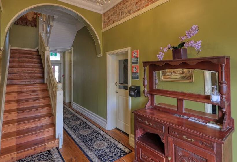 בית מלון כפרי Commercial Travellers House