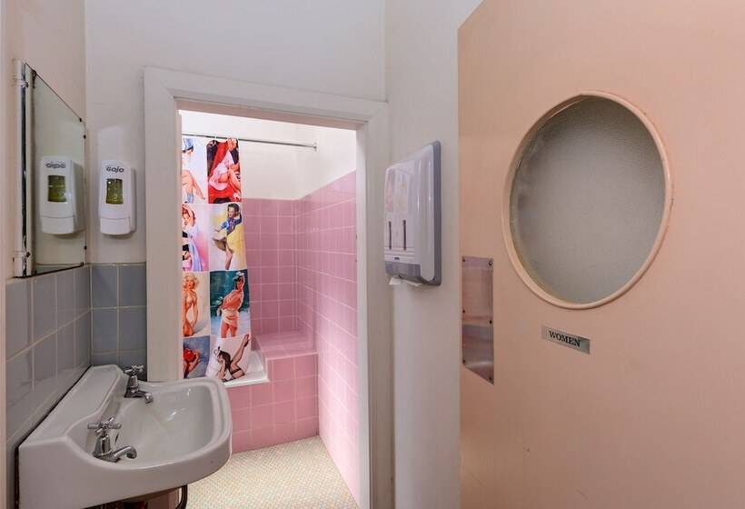 בית מלון כפרי Commercial Travellers House