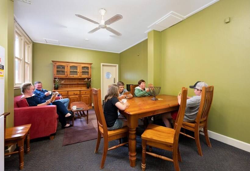 בית מלון כפרי Commercial Travellers House