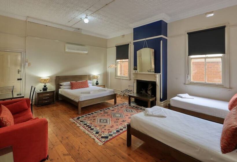 בית מלון כפרי Commercial Travellers House