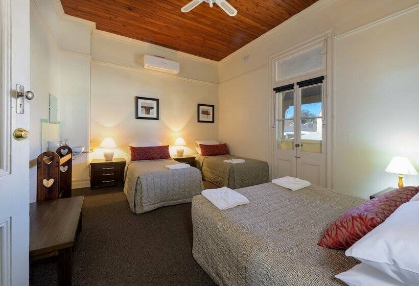 בית מלון כפרי Commercial Travellers House