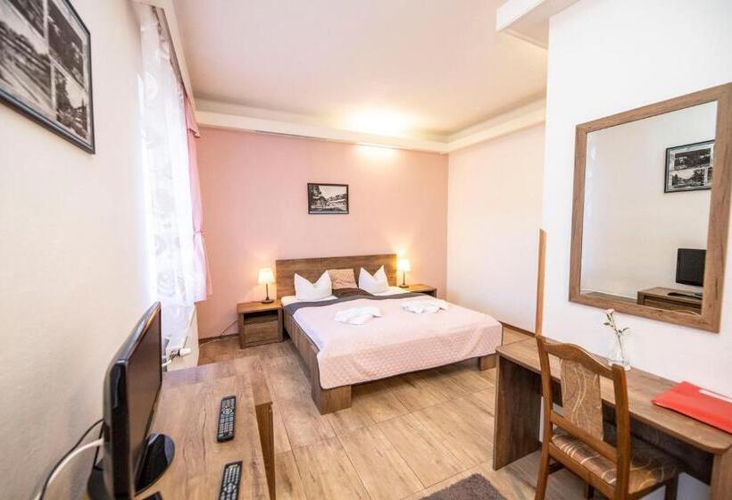 בית מלון כפרי Džbán