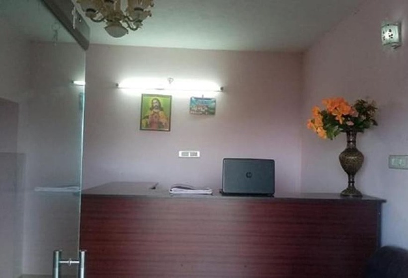 Отель Fabexpress Corner Stone