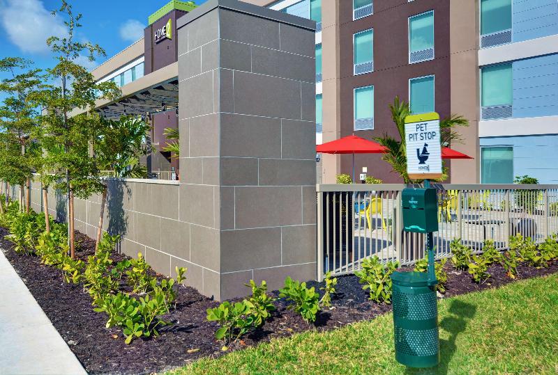 Отель Home2 Suites By Hilton Fort Myers Colonial Blvd