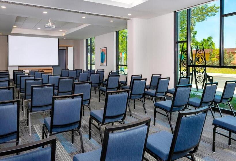 בית מלון כפרי Hyatt House Tallahassee Capitol University