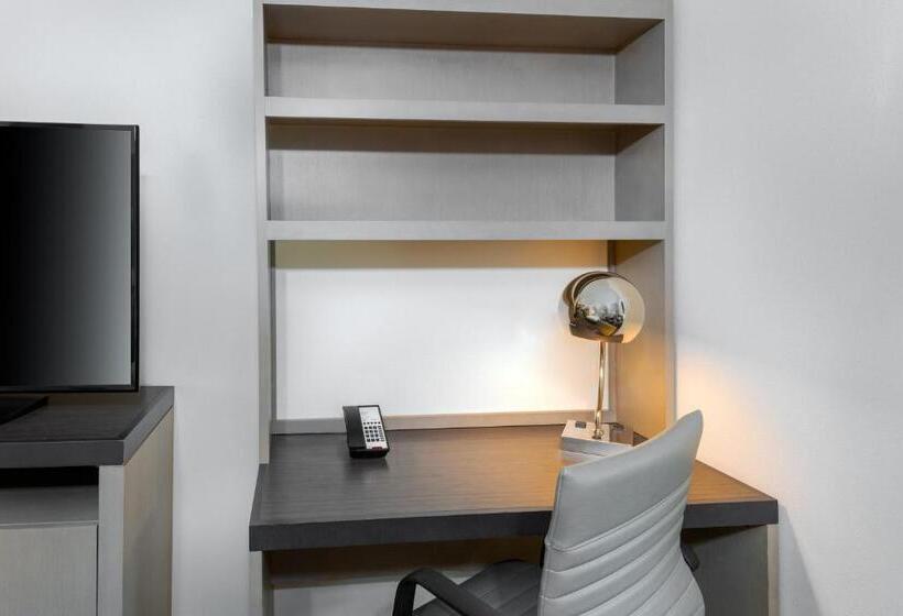 בית מלון כפרי Hyatt House Tallahassee Capitol University