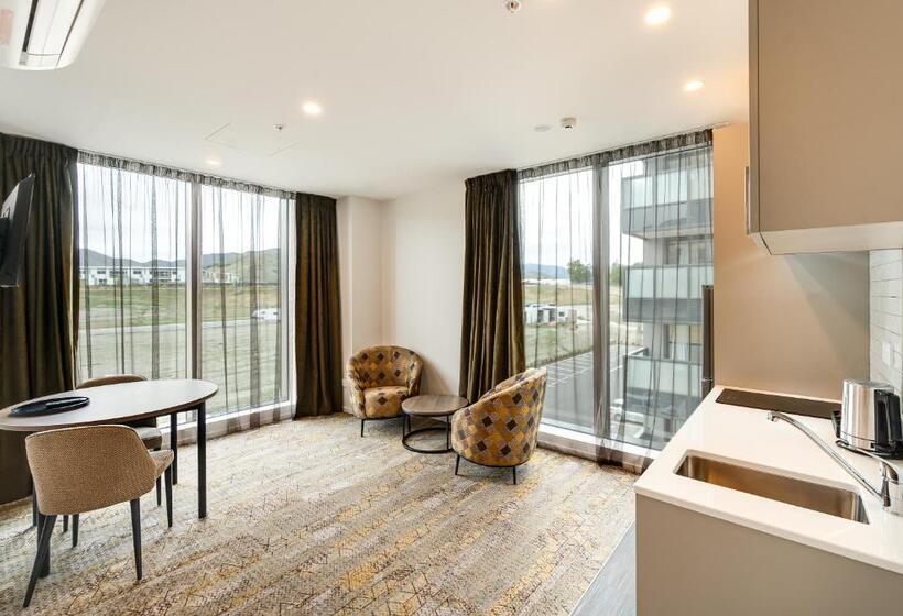 هتل La Quinta By Wyndham Remarkables Park Queenstown