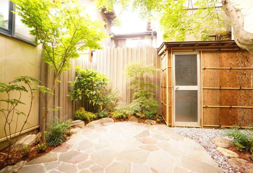 Отель Momiji Takayama