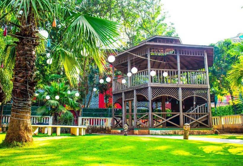 בית מלון כפרי Monteria Resort