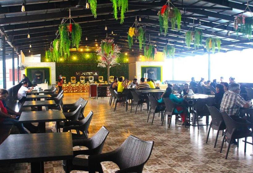 בית מלון כפרי Monteria Resort