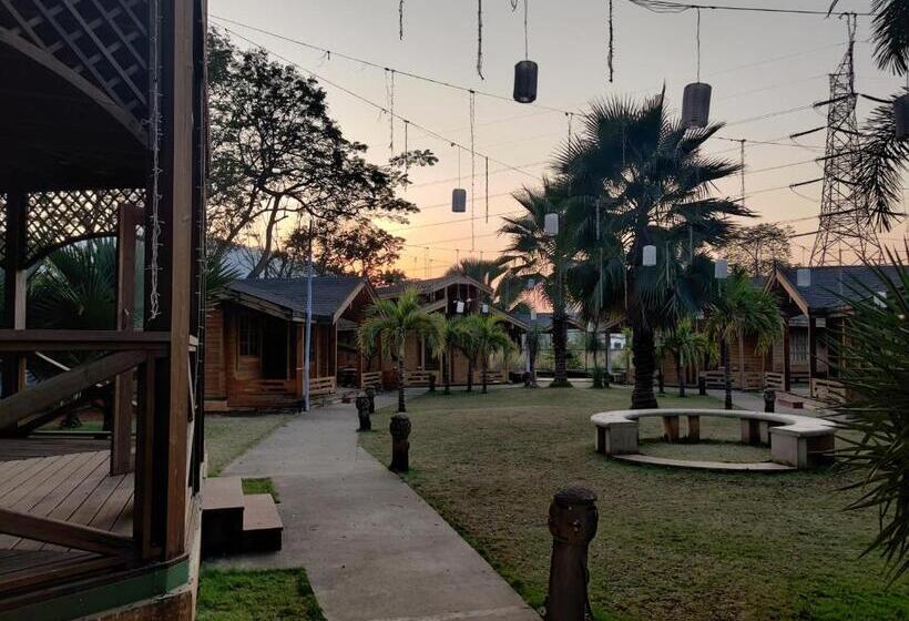 בית מלון כפרי Monteria Resort