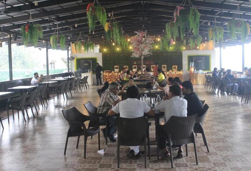 בית מלון כפרי Monteria Resort