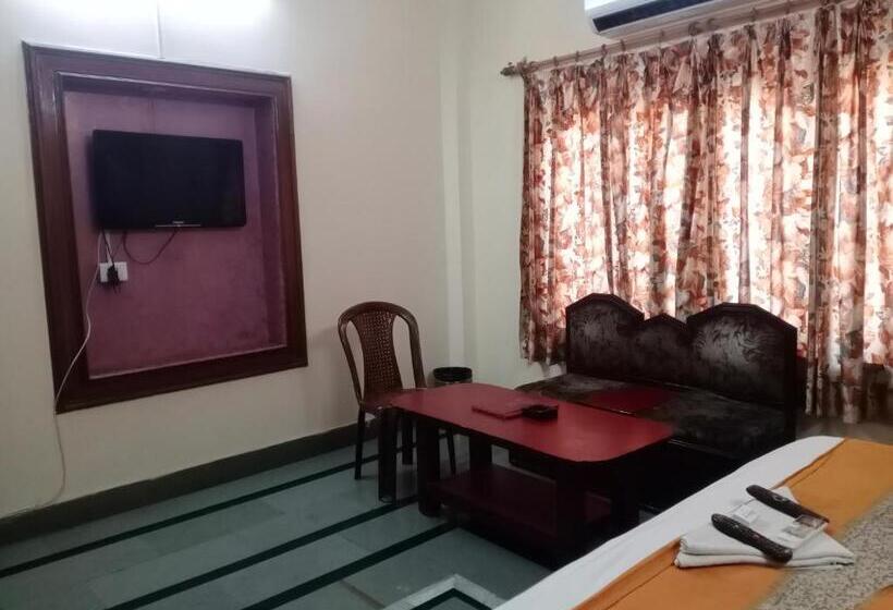 Отель Mrignayani