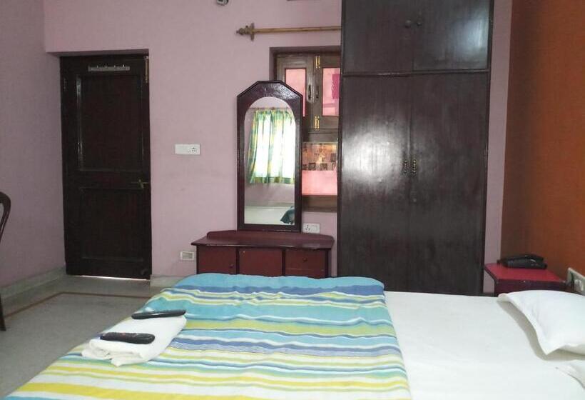 Отель Mrignayani