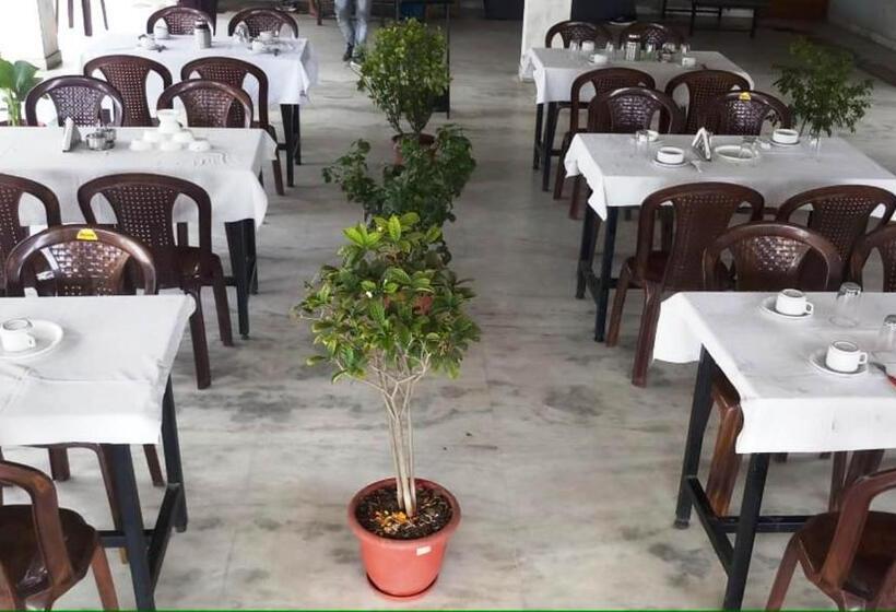 Отель Mrignayani