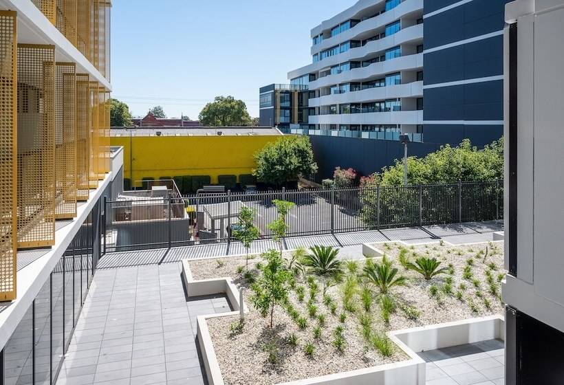 Oros Hotel And Apartments