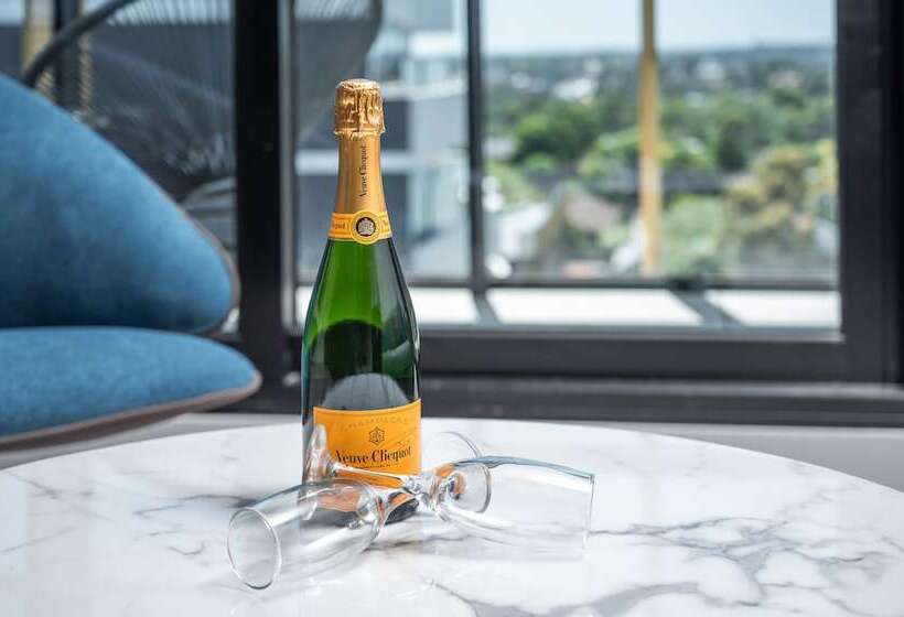 Oros Hotel And Apartments