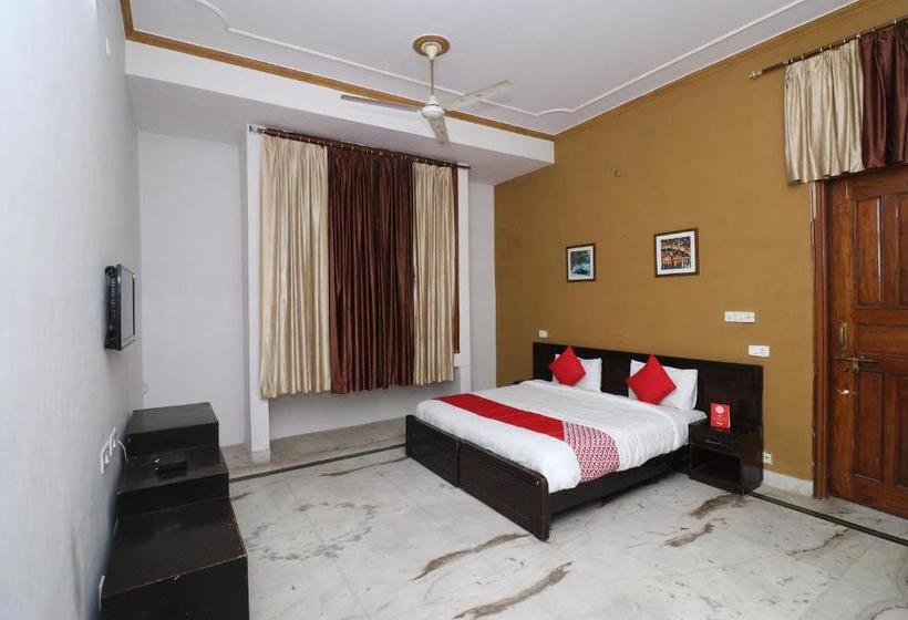 בית מלון כפרי Oyo 28193 Navya Inn