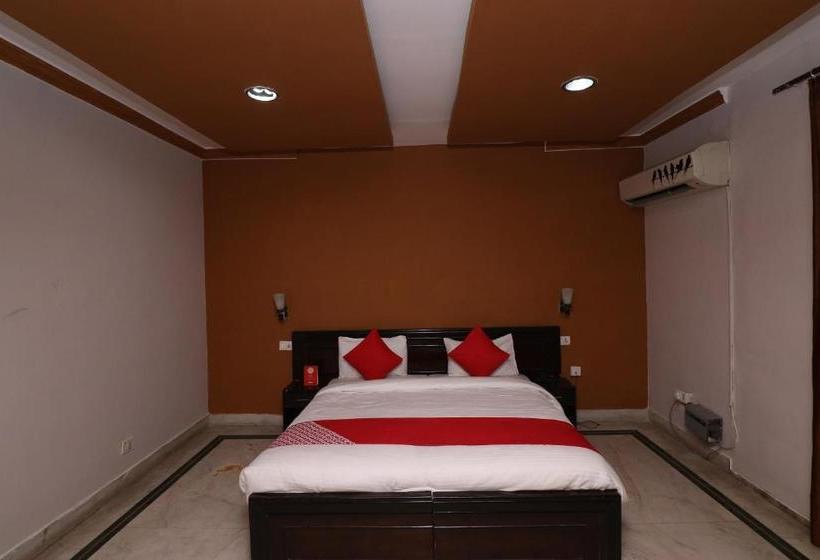 בית מלון כפרי Oyo 28193 Navya Inn