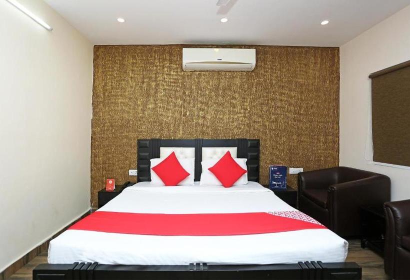 Отель Oyo 29173 The Grand, Jammu