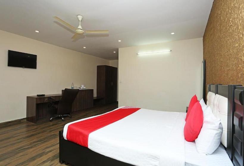 Отель Oyo 29173 The Grand, Jammu