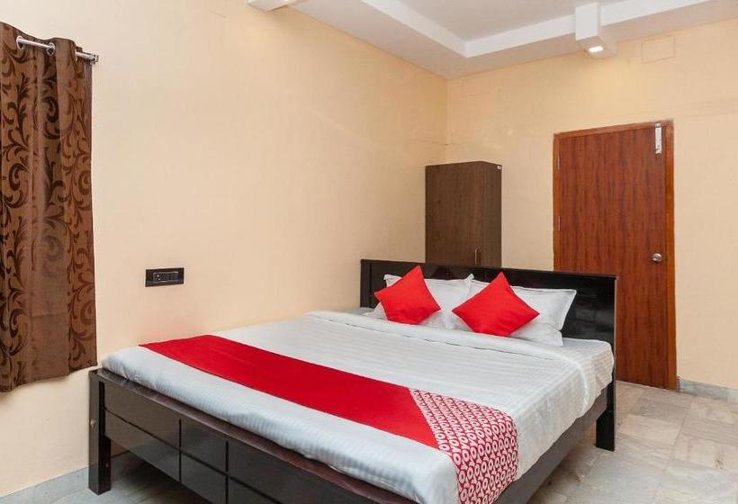 בית מלון כפרי Oyo 36626 Eden Residency