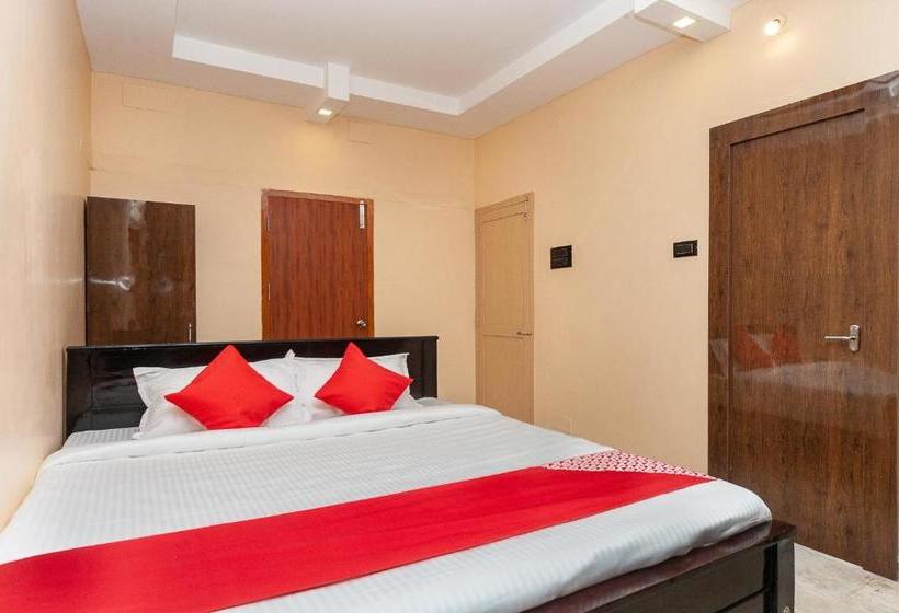 בית מלון כפרי Oyo 36626 Eden Residency